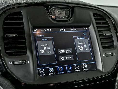 Used 2020 Chrysler 300 S image 31