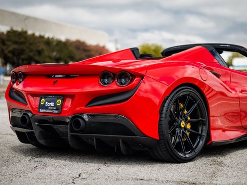 Used 2021 Ferrari F8 Tributo image 27