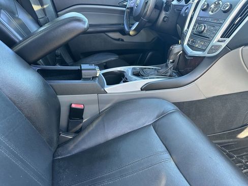 Used 2011 Cadillac SRX Luxury image 6