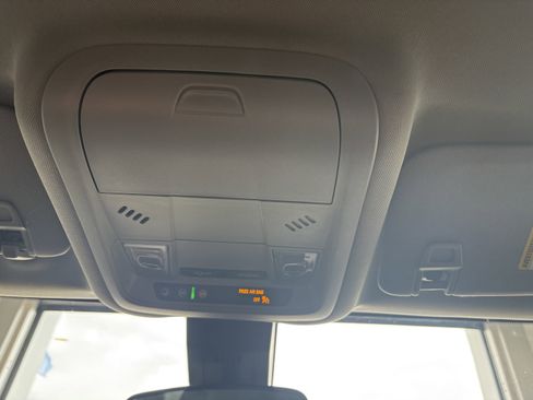 Used 2023 Chevrolet Equinox LT image 18