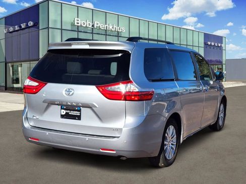 Used 2015 Toyota Sienna XLE image 24
