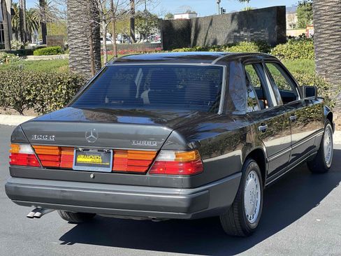 Used 1987 Mercedes-Benz 300 D Turbo image 12