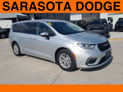 Used 2023 Chrysler Pacifica Touring-L