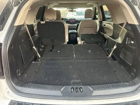 Used 2021 Ford Explorer XLT w/ Equipment Group 202A image 5