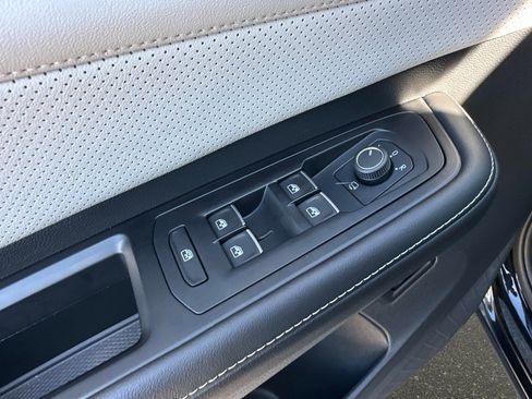 Used 2024 Volkswagen Atlas Cross Sport SEL Premium R-Line image 20