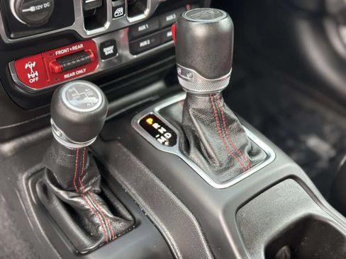 Used 2023 Jeep Wrangler Unlimited Rubicon 4xe AWD/4WD image 13