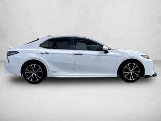 Used 2018 Toyota Camry SE video 3