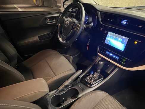 Used 2018 Toyota Corolla iM w/ Carpet Mat Package (TMS) image 21