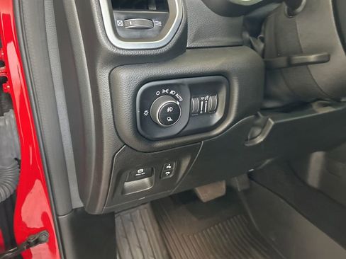 Used 2025 RAM 1500 Big Horn AWD/4WD image 40