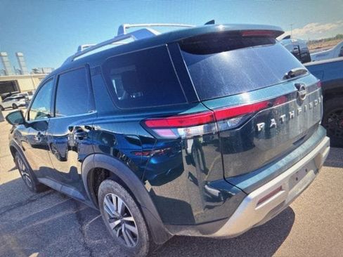 Used 2022 Nissan Pathfinder SL FWD image 9