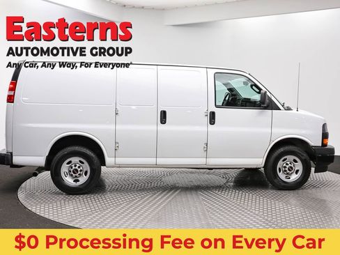 Used 2020 GMC Savana 3500 w/ Driver Convenience Package RWD image 4