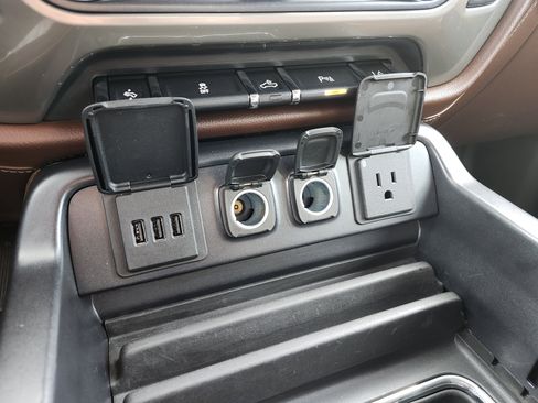 Used 2015 Chevrolet Silverado 1500 High Country AWD/4WD image 9