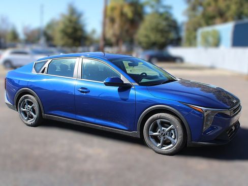 New 2026 Kia K4 LXS FWD image 4