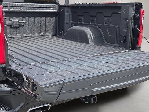 Used 2025 Chevrolet Silverado 1500 High Country w/ Technology Package AWD/4WD image 18