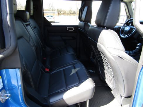 Used 2025 Ford Bronco Badlands image 18