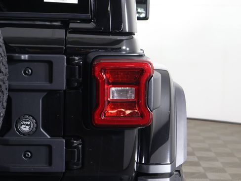 Used 2024 Jeep Wrangler Unlimited Rubicon AWD/4WD image 17