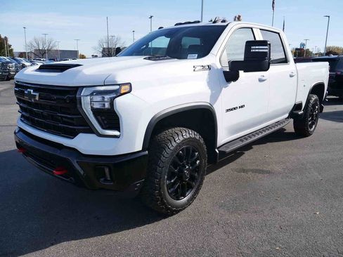 Used 2025 Chevrolet Silverado 3500 LT image 4