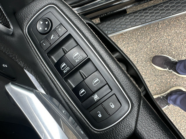 Used 2019 RAM 1500 Laramie AWD/4WD image 24