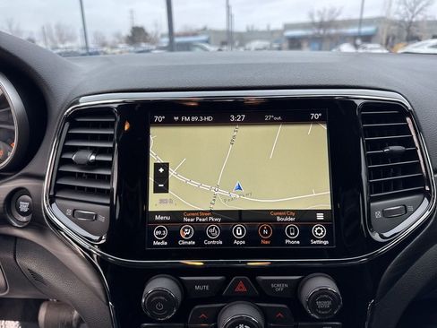 Used 2020 Jeep Grand Cherokee Altitude image 19