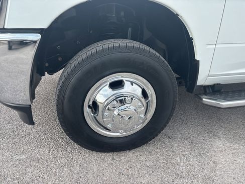 Used 2024 RAM 3500 Tradesman w/ Chrome Appearance Group image 23