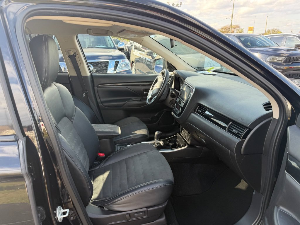 Used 2019 Mitsubishi Outlander LE FWD image 16