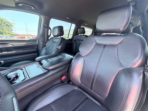 Used 2024 Jeep Wagoneer Series II w/ Flexible Seating Group RWD image 24