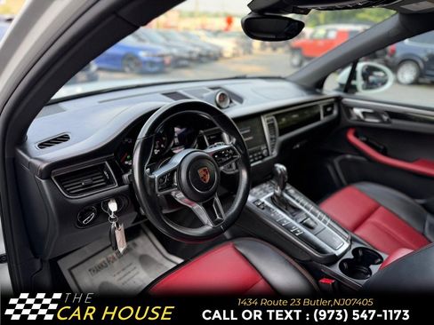 Used 2018 Porsche Macan AWD/4WD image 15