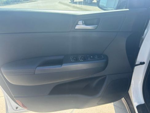 Used 2022 Kia Sportage Nightfall Edition image 3