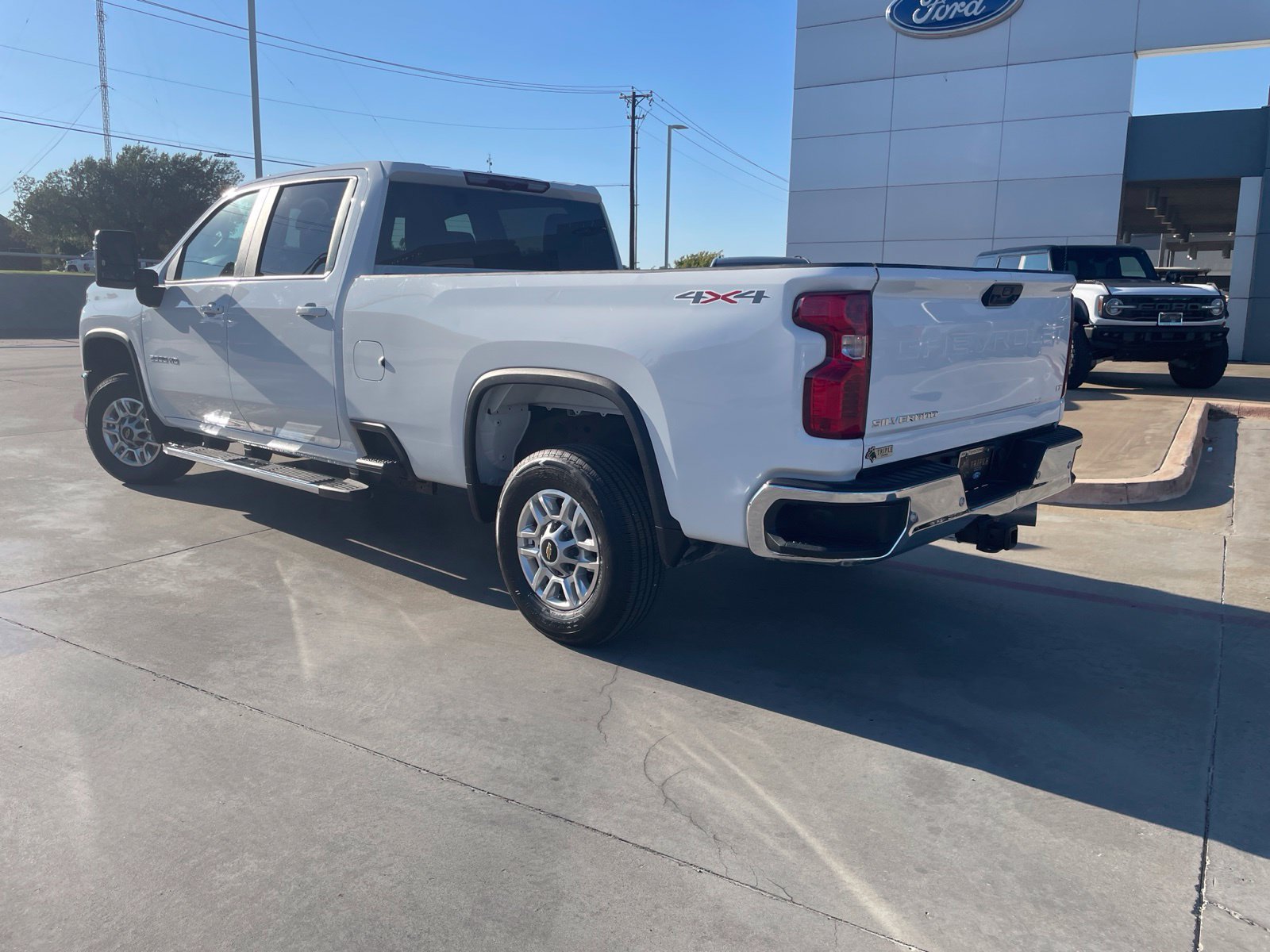 Used 2025 Chevrolet Silverado 2500 LT w/ Safety Package AWD/4WD image 4
