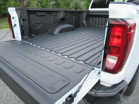 New 2026 GMC Sierra 2500 SLE w/ SLE Value Package; AWD/4WD image 9
