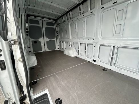 Used 2022 Mercedes-Benz Sprinter 2500 image 25