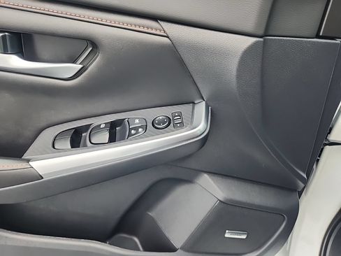 Used 2022 Nissan Sentra SR w/ SR Premium Package FWD image 28
