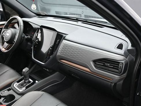 Used 2025 Subaru Forester Sport image 34