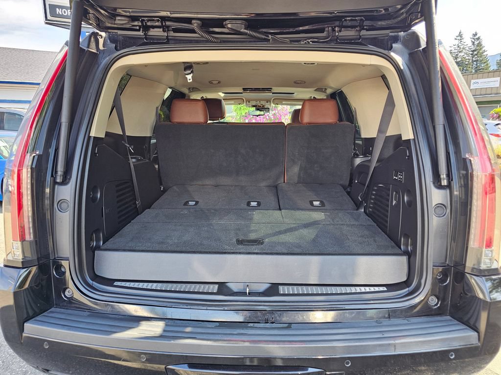 Used 2020 Cadillac Escalade Premium Luxury w/ Escalade Sport Edition AWD/4WD image 11