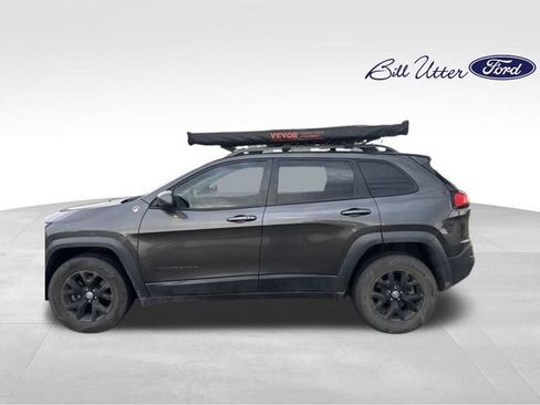 Used 2015 Jeep Cherokee Trailhawk w/ Comfort/Convenience Group AWD/4WD image 2