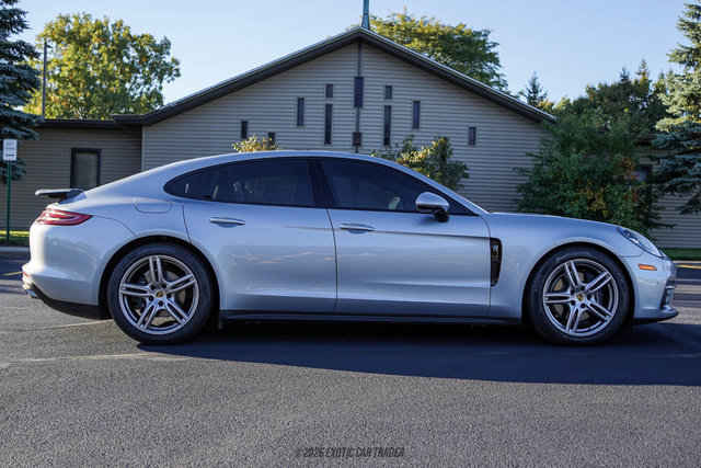Used 2020 Porsche Panamera RWD image 8