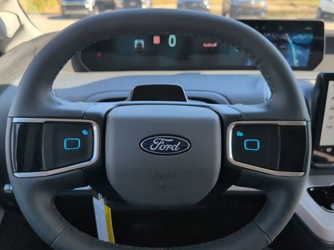 New 2026 Ford Expedition Active image 18