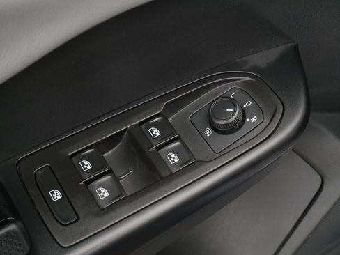 Used 2022 Volkswagen Taos SE w/ Driver Assistance Package AWD/4WD image 19