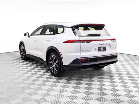 Used 2025 Toyota Crown Signia XLE image 4