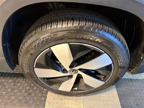 Certified 2024 Volkswagen Taos S image 9
