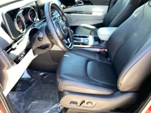 Used 2022 Kia Carnival EX FWD image 9