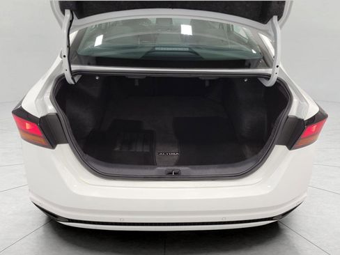 Used 2025 Nissan Altima 2.5 SV FWD image 15