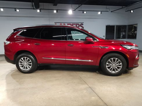 Used 2024 Buick Enclave Premium image 8