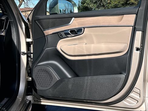 Used 2026 Volvo XC90 B5 Plus image 27