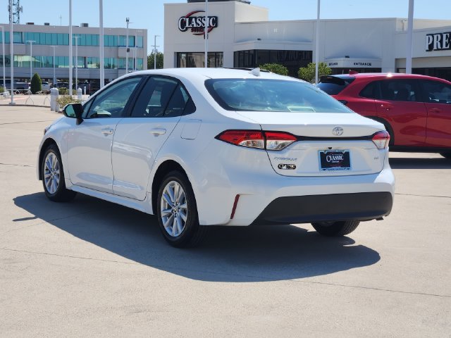 Used 2026 Toyota Corolla LE w/ LE Premium Package FWD image 3