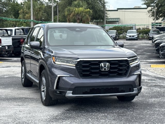 Used 2025 Honda Pilot EX-L image 3