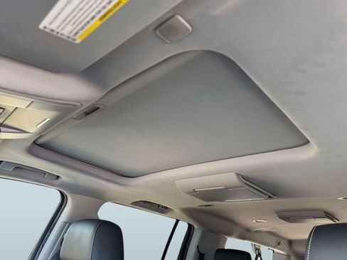 Used 2017 Chevrolet Suburban LT w/ Luxury Package RWD image 14