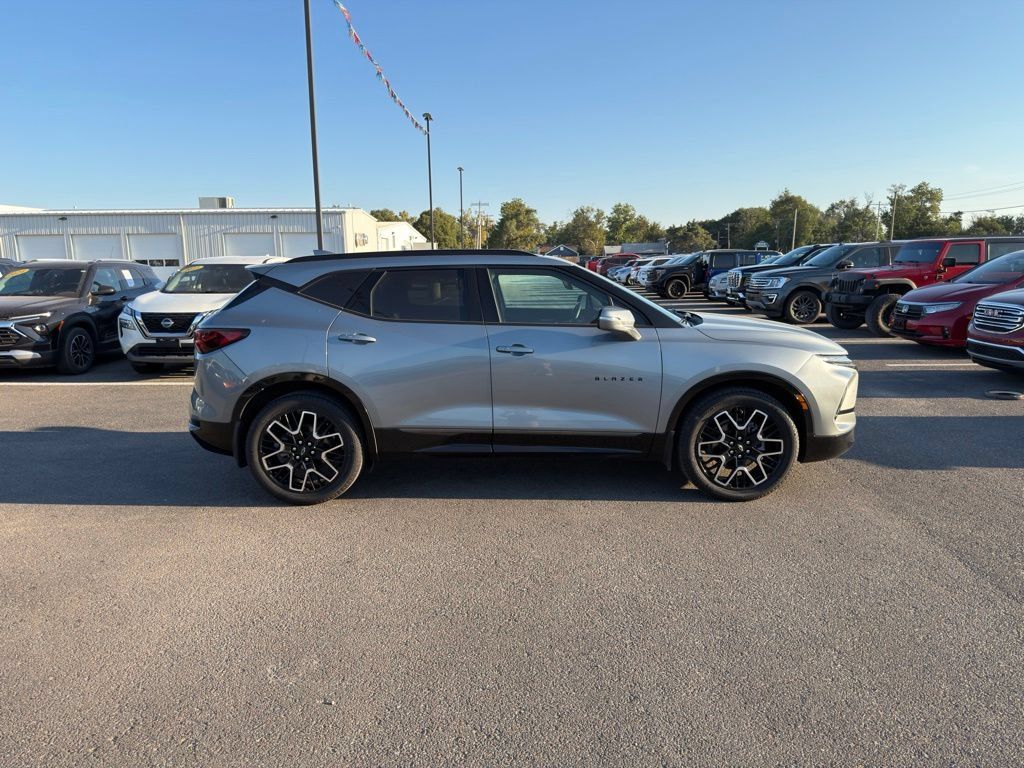 Used 2023 Chevrolet Blazer RS w/ Driver Confidence II Package AWD/4WD image 3