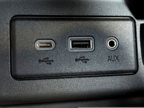 Used 2023 Chevrolet Equinox LS image 22