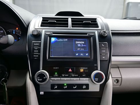 Used 2013 Toyota Camry LE image 18